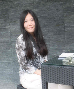 本期采访嘉宾是香港东仓建设集团d5室内组美女设计总监余霖,和大多数