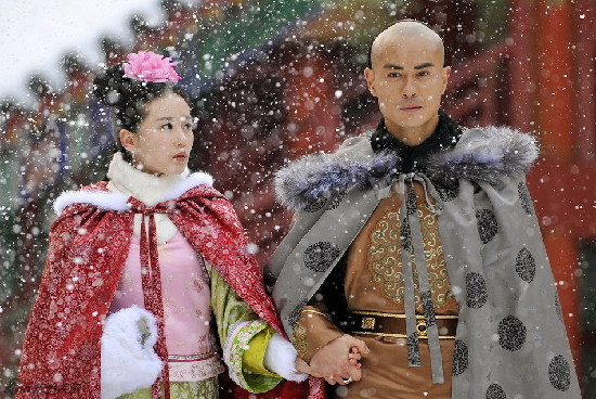 新浪家居论坛 摘要:郑嘉颖在今年热播剧《步步惊心》中饰演八爷一角,因其细腻的表演,帅气的形象,获得无数粉丝的追捧。而在TVB2011年万千星辉颁奖典礼上,郑嘉颖、胡杏儿分获2011年TVB视帝视后,成为当晚的最大赢家。