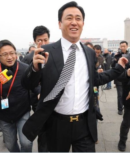 两会明星委员家居照频现奢侈品.房价成为两会最受关注的问题!